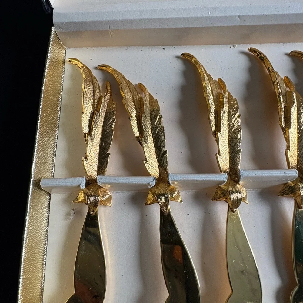 Vintage Janis Collection set of 6 feather-shaped spreaders plated in 24k gold.